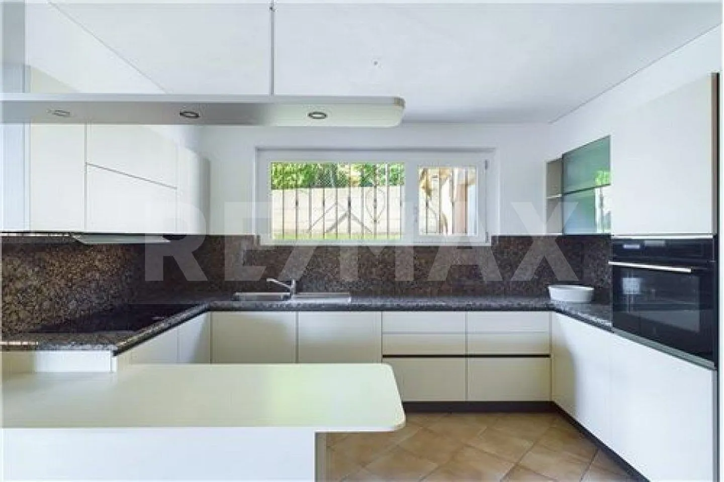 Appartement 5 1/2 pièces avec vue spectaculaire à Vernate - Photo 10 sur 13