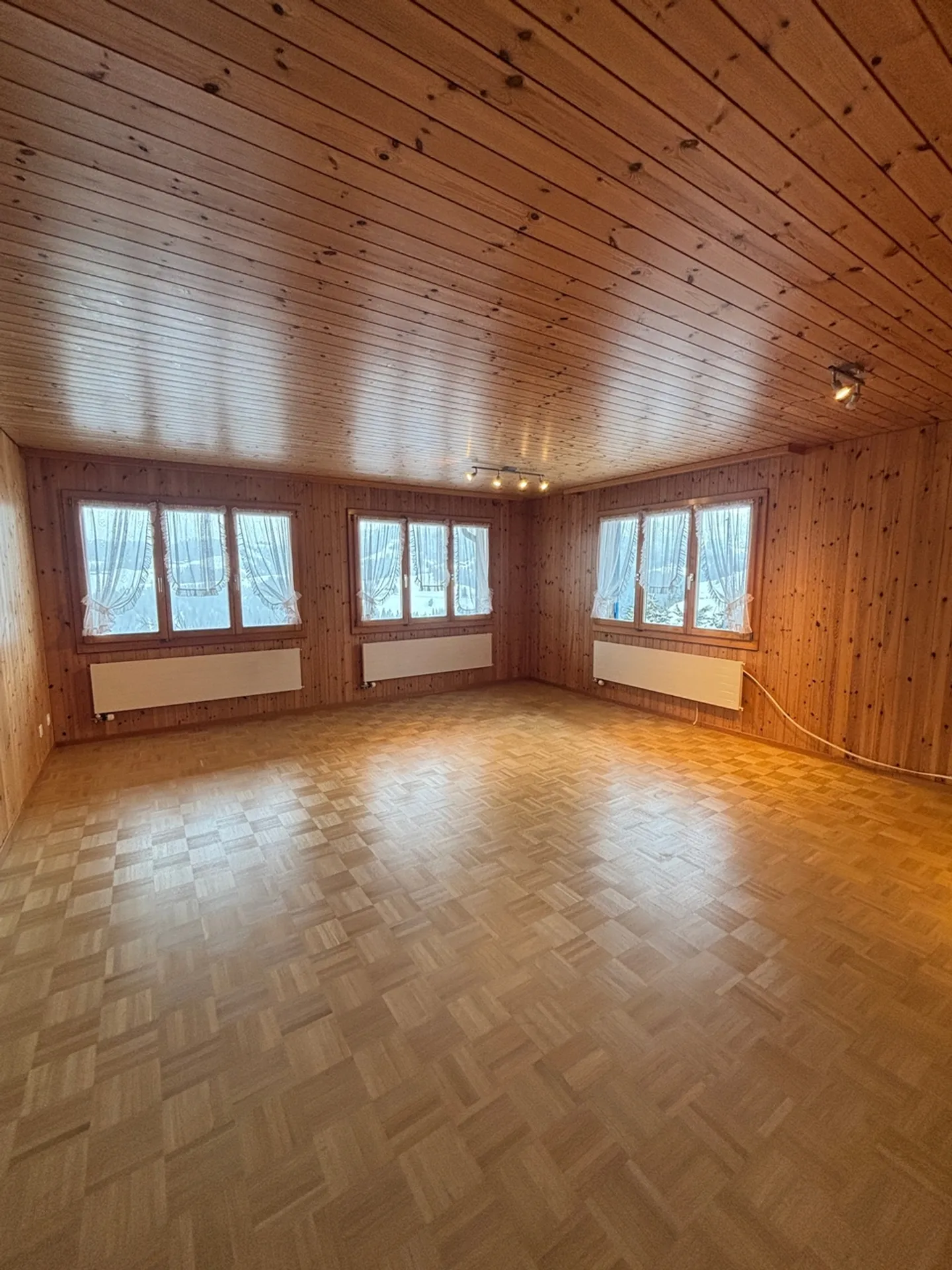 Spacious 5-room holiday apartment with balcony in Menznau - Photo 2 of 8