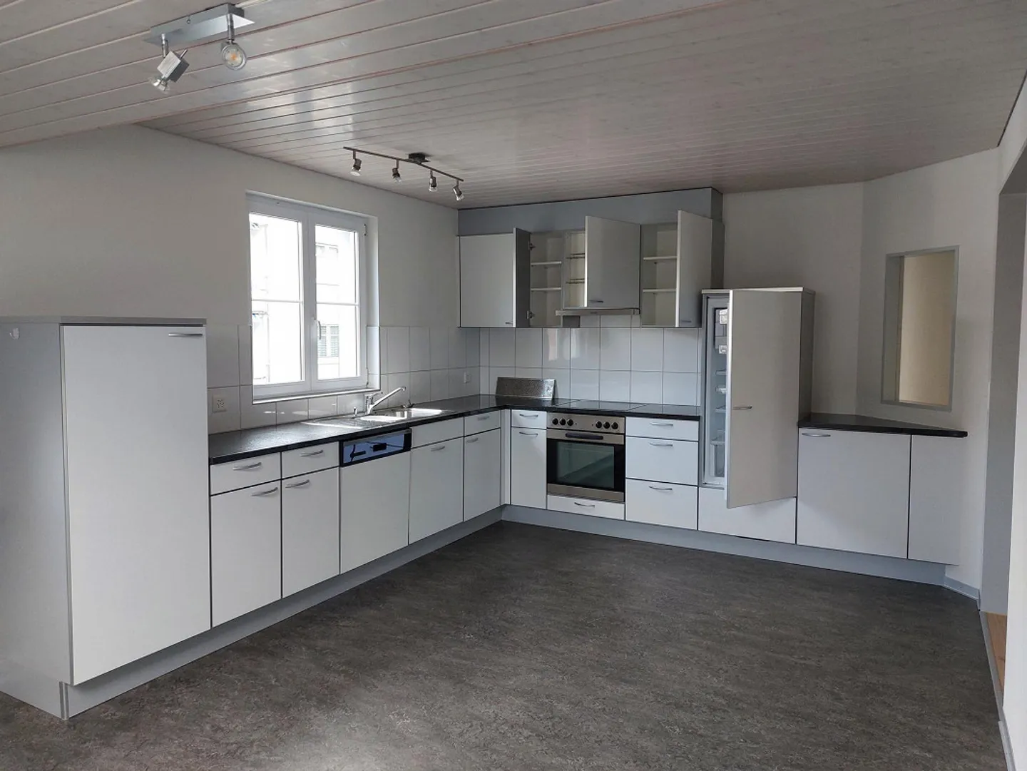 Zentrumsnahe 3.5 Zimmer Dachwohnung mit Charme - Foto 3 von 10