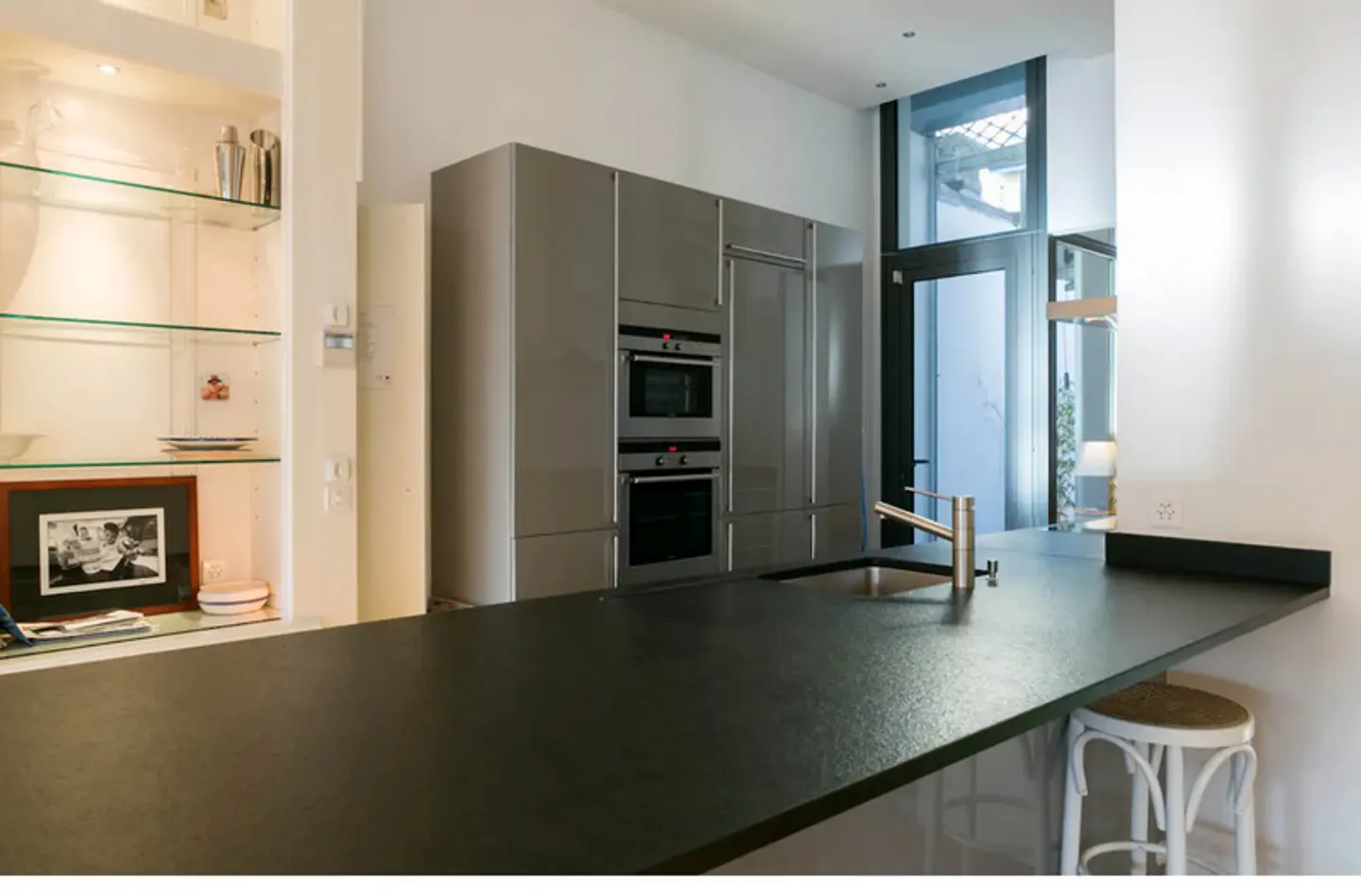 APPARTAMENTO 4 LOCALI A GINEVRA - CENTRO, ARREDATO - Foto 4 di 10