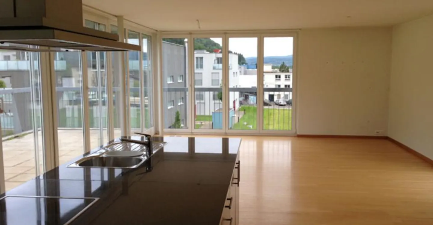 Geräumige Attikawohnung mit Terrassen - Foto 2 von 5