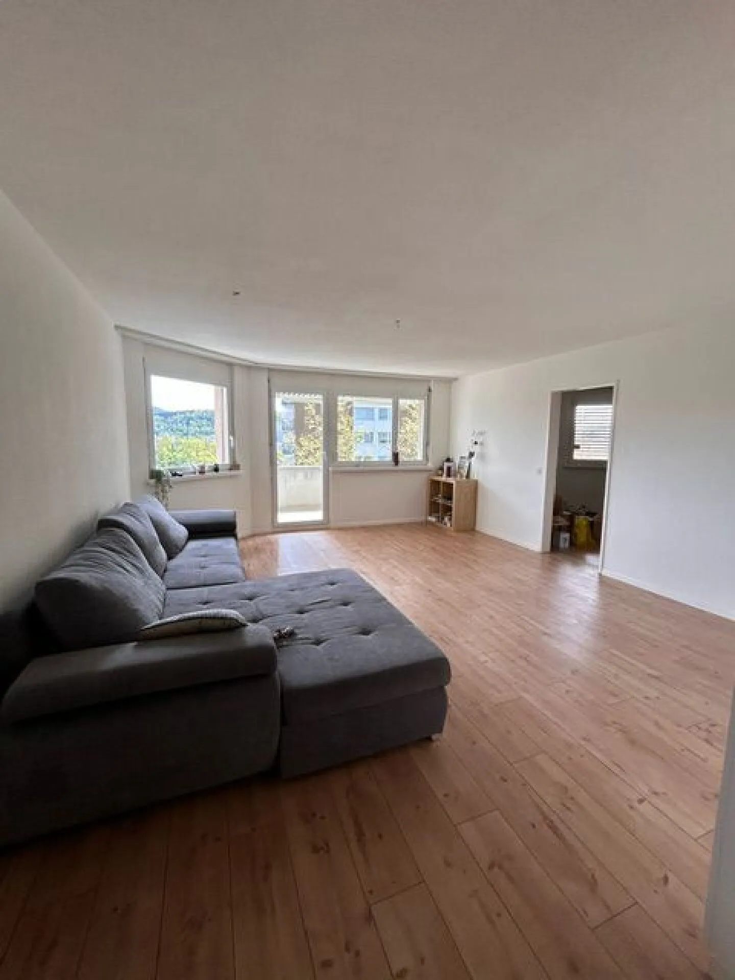 Spacious 4.5 room apartment with generous balcony - Photo 4 of 7