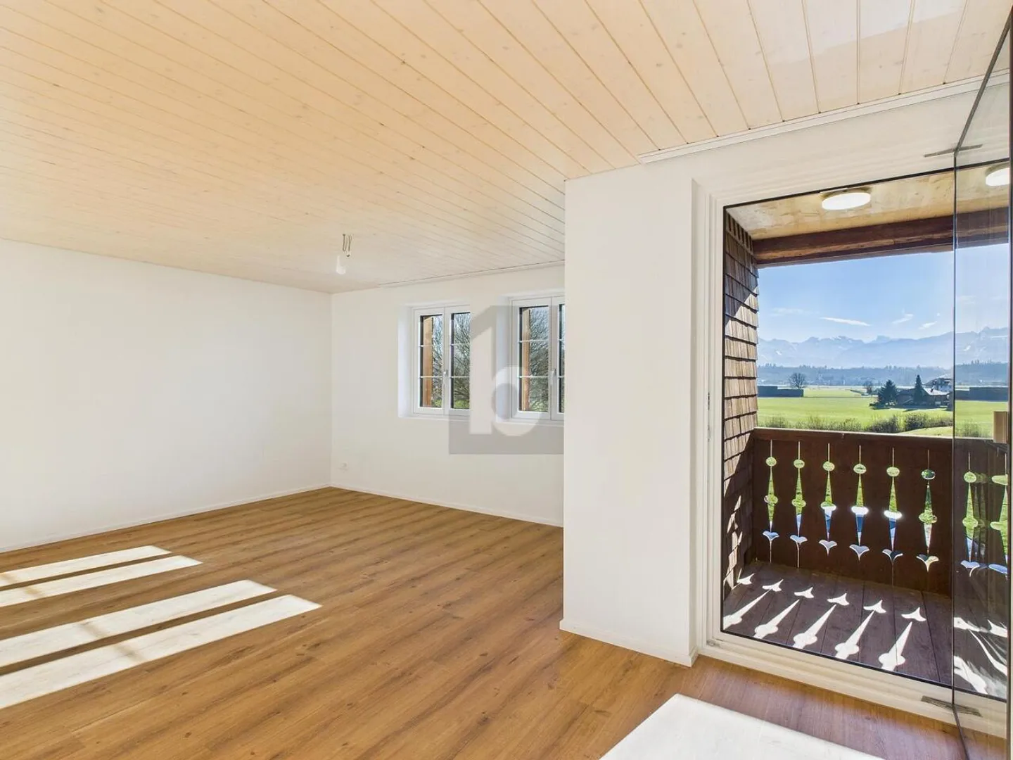 FAMILIENFREUNDLICH MIT VIEL PRIVATSPHÄRE - Foto 3 von 6