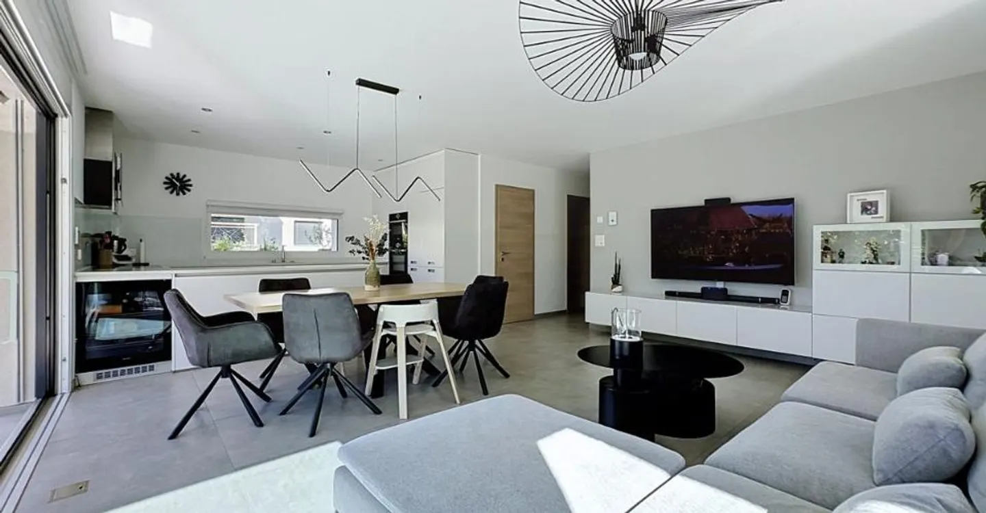 Rare, 4.5 bright rooms, 39 m2 terrace facing South - Photo 2 of 12
