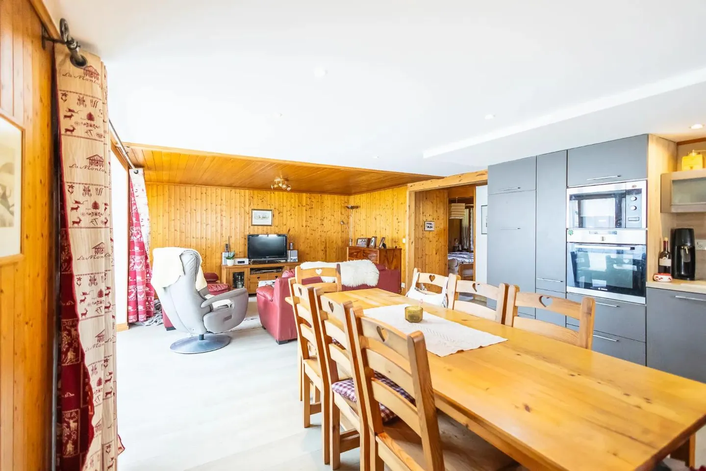 Residential building 5 rooms - Photo 7 of 20