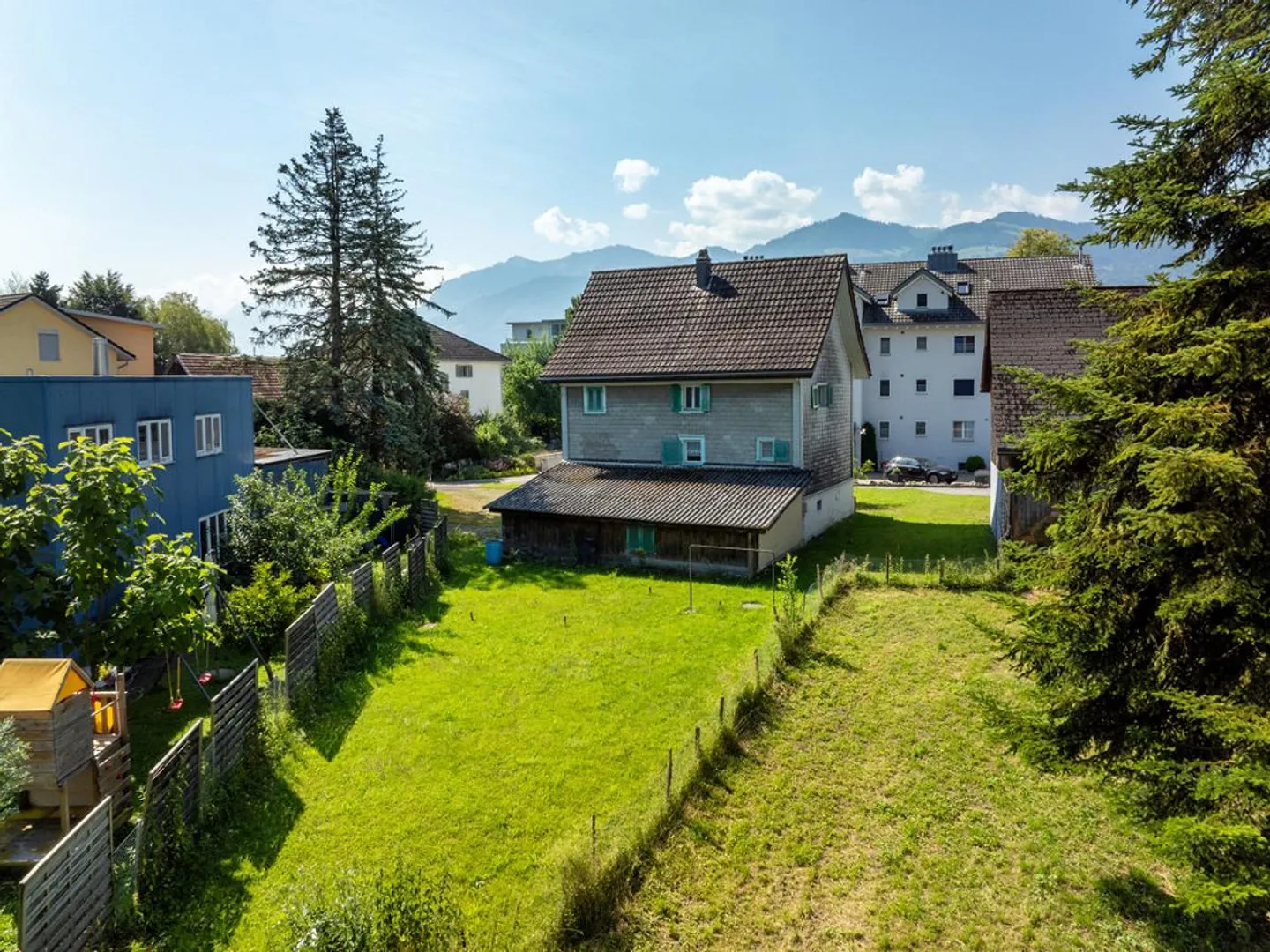 Tuggen : Terrain constructible polyvalent en emplacement central - Photo 1 sur 5