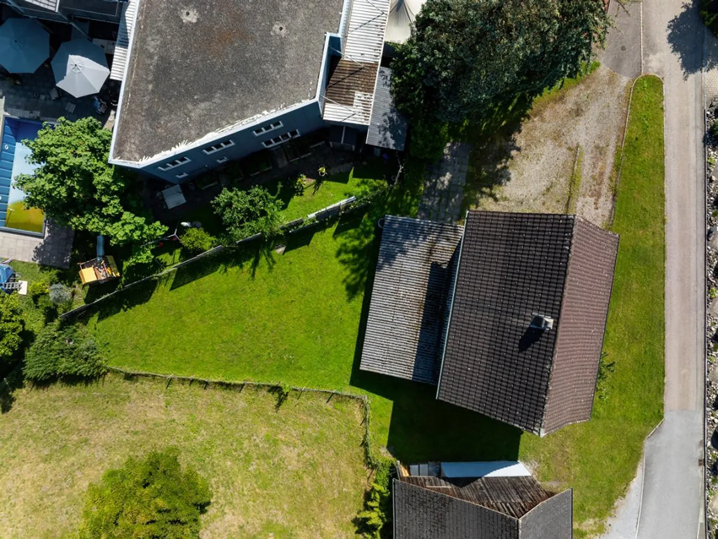 Tuggen : Terrain constructible polyvalent en emplacement central - Photo 2 sur 5