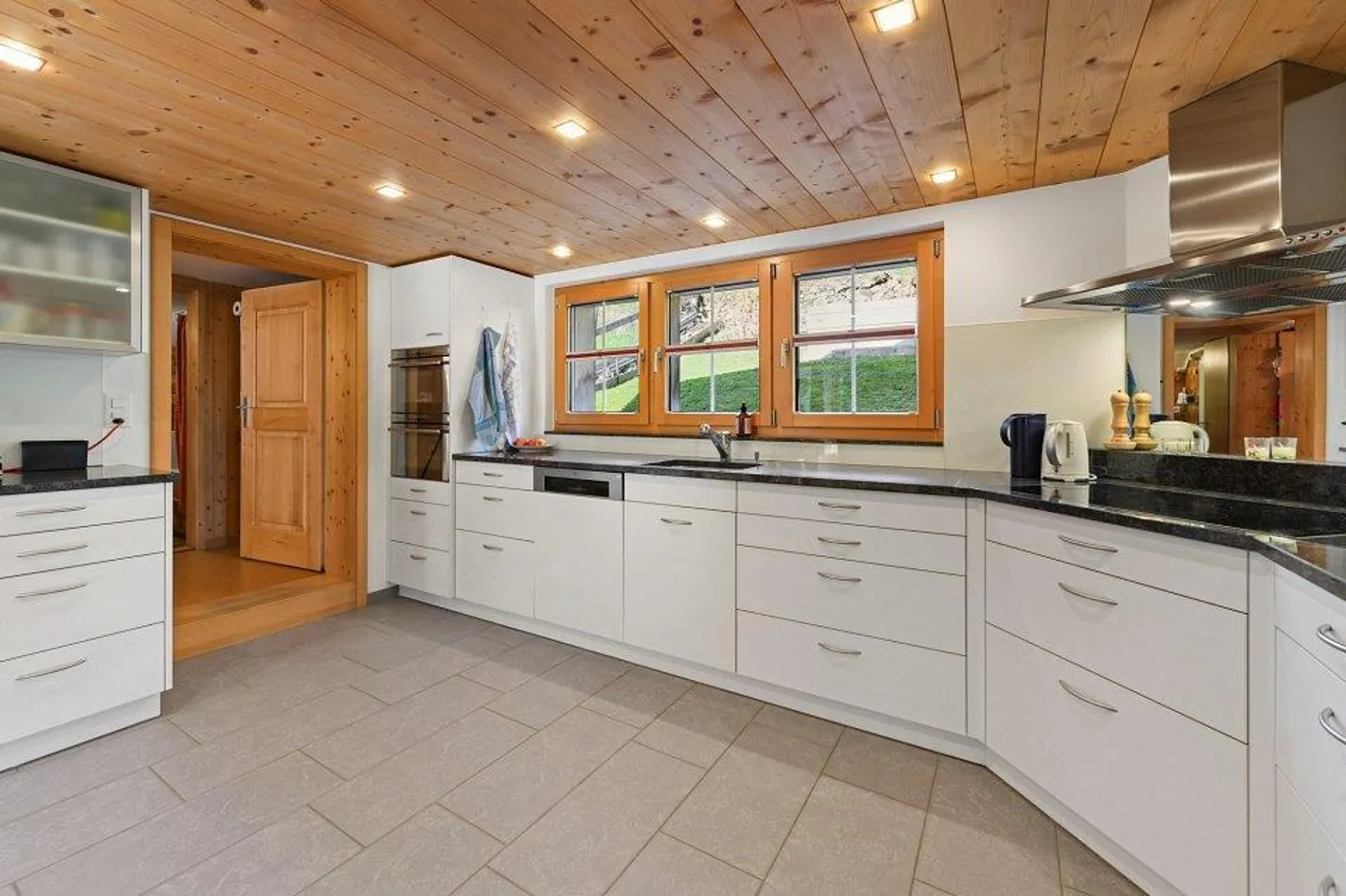 Maison individuelle indépendante avec vue dégagée et espace généreux - Photo 8 sur 13