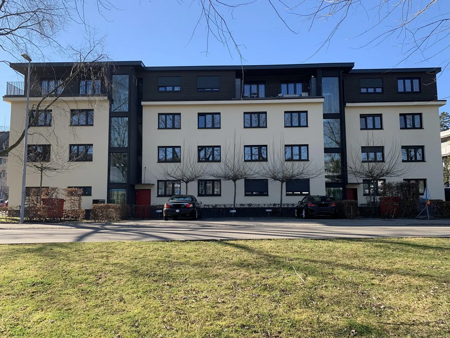 Modernes Apartment mit Balkon - Foto 1 von 5