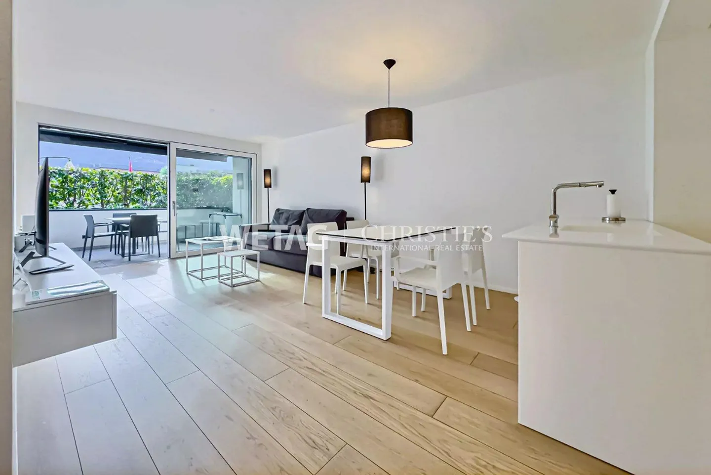 Modern & practical apartment with covered terrace for sale in Ascona - Photo 1 of 12