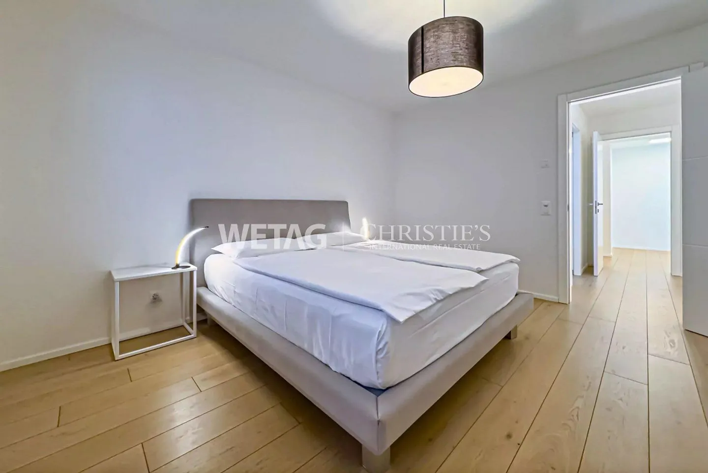 Modern & practical apartment with covered terrace for sale in Ascona - Photo 4 of 12