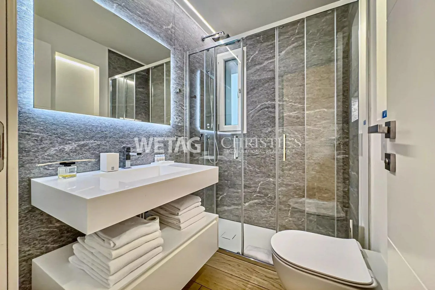 Modern & practical apartment with covered terrace for sale in Ascona - Photo 5 of 12