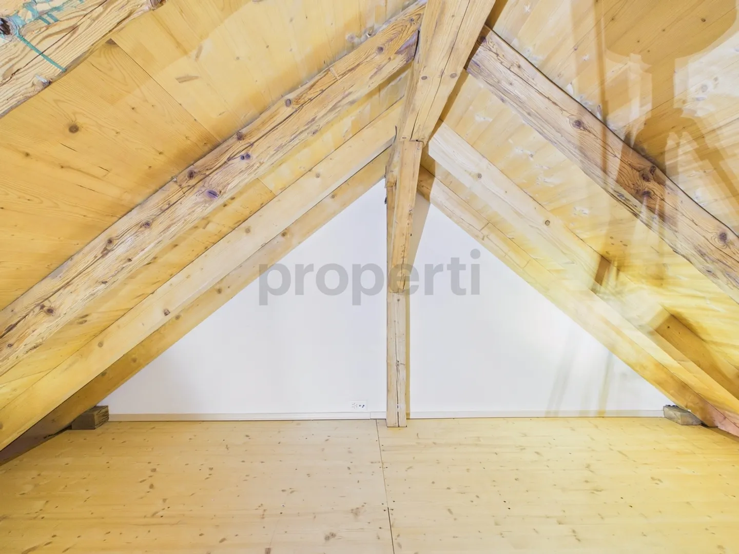 Appartamento attico affascinante di 2,5 stanze con galleria a Erlinsbach SO - Foto 11 di 12