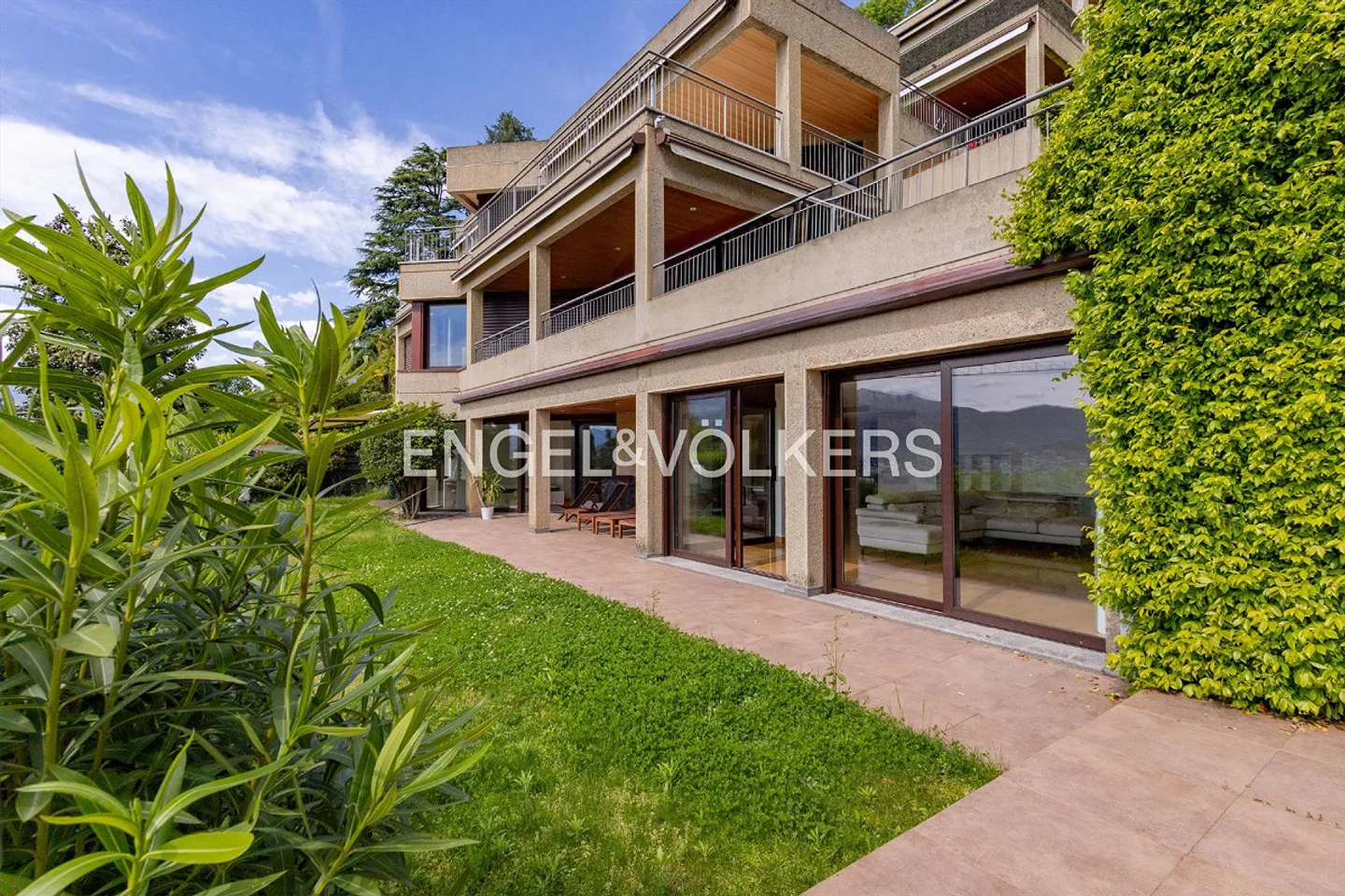 Appartamento luminoso ed elegante con magnifica vista sul lago - Foto 1 di 13