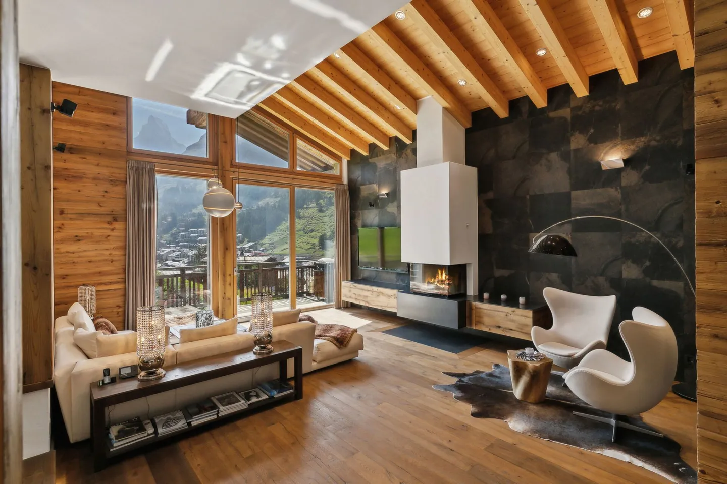 Chalet-Villa esclusivo con design interno unico e vista mozzafiato - Foto 2 di 13