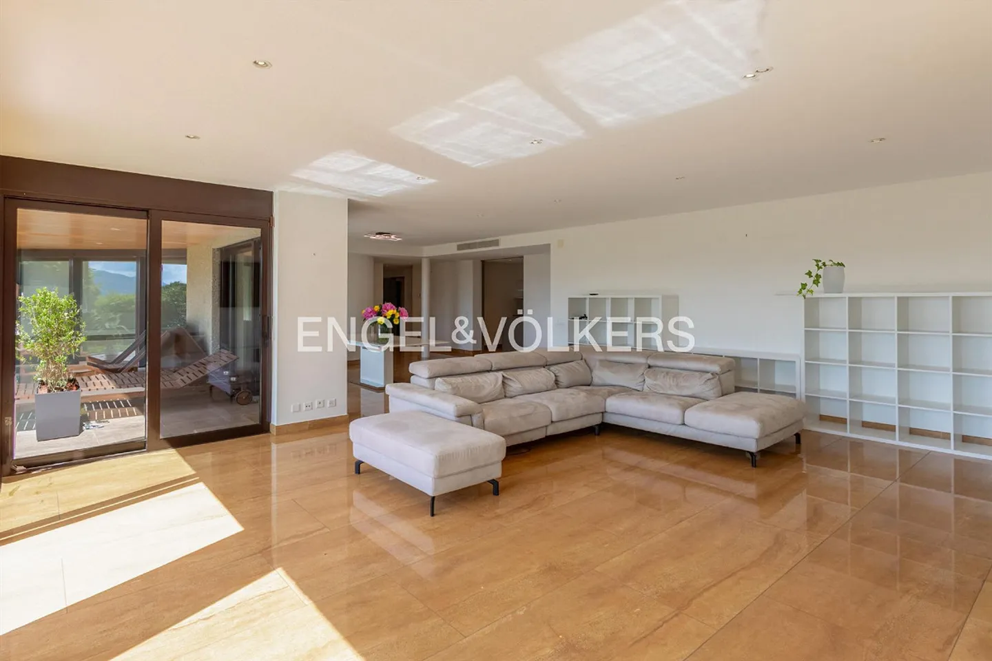 Appartamento luminoso ed elegante con magnifica vista sul lago - Foto 4 di 13