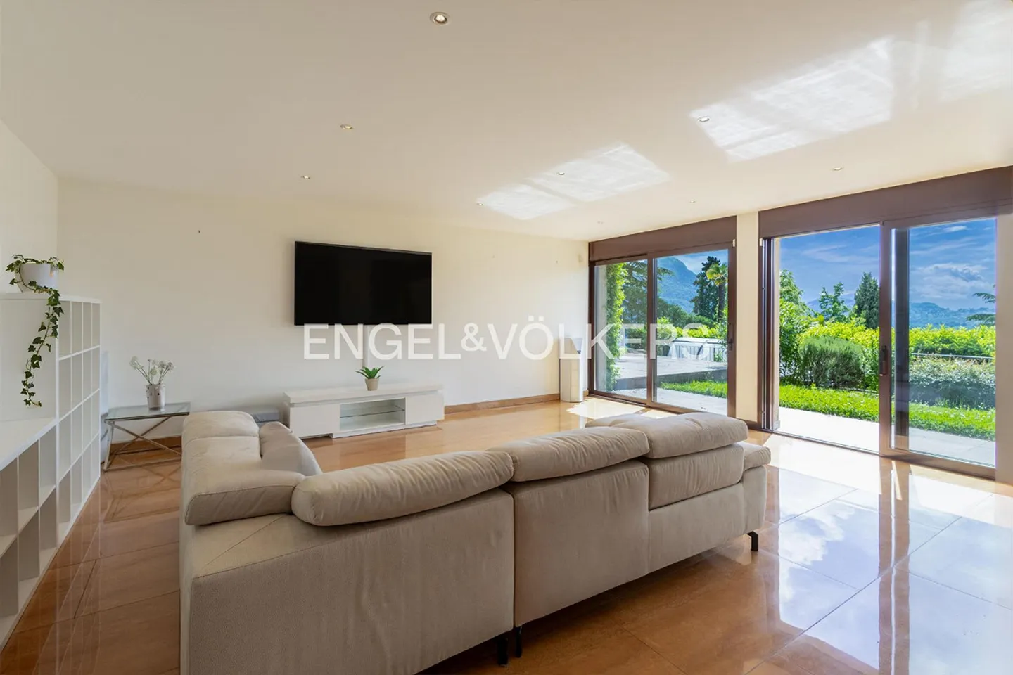 Appartamento luminoso ed elegante con magnifica vista sul lago - Foto 5 di 13