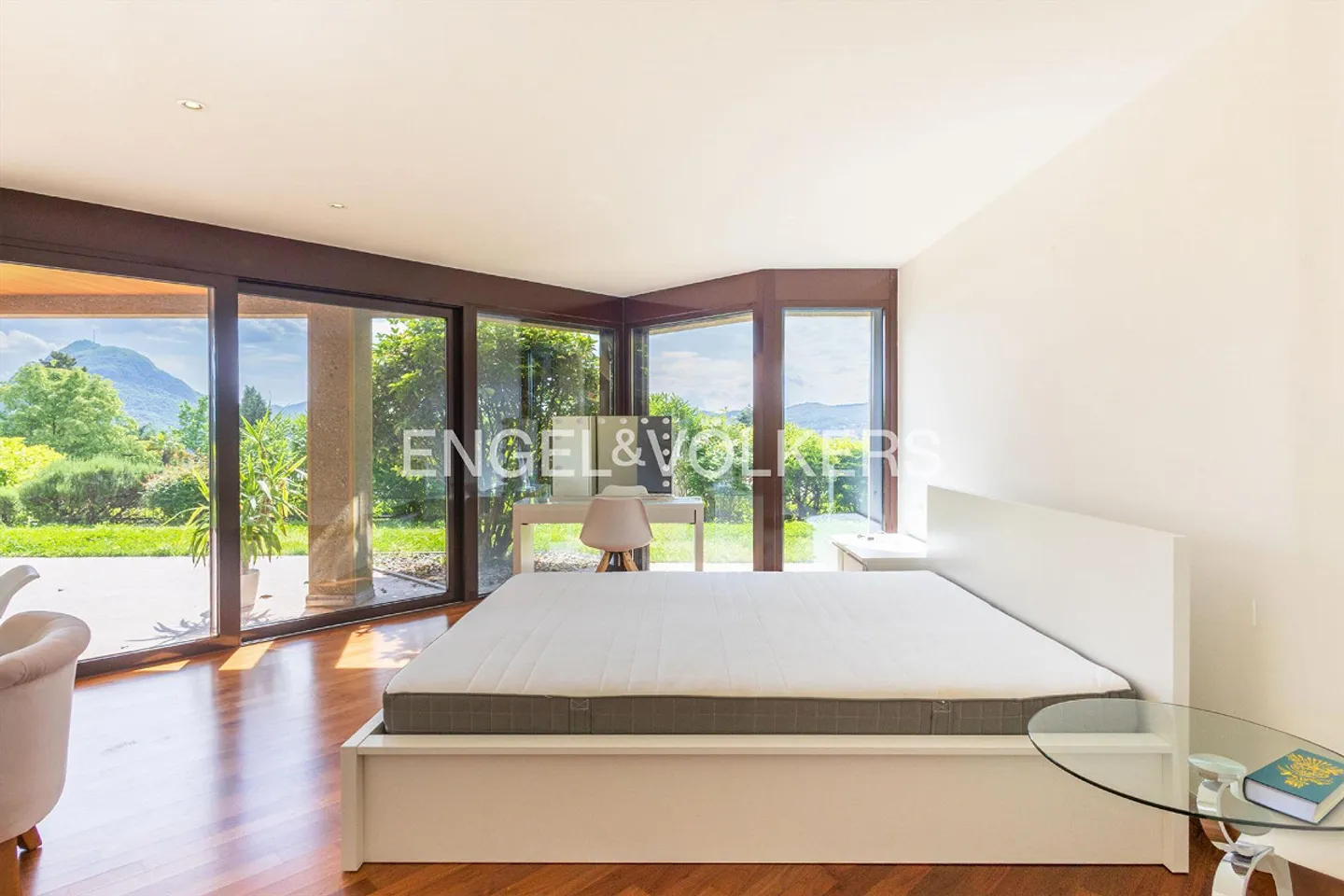 Appartamento luminoso ed elegante con magnifica vista sul lago - Foto 9 di 13