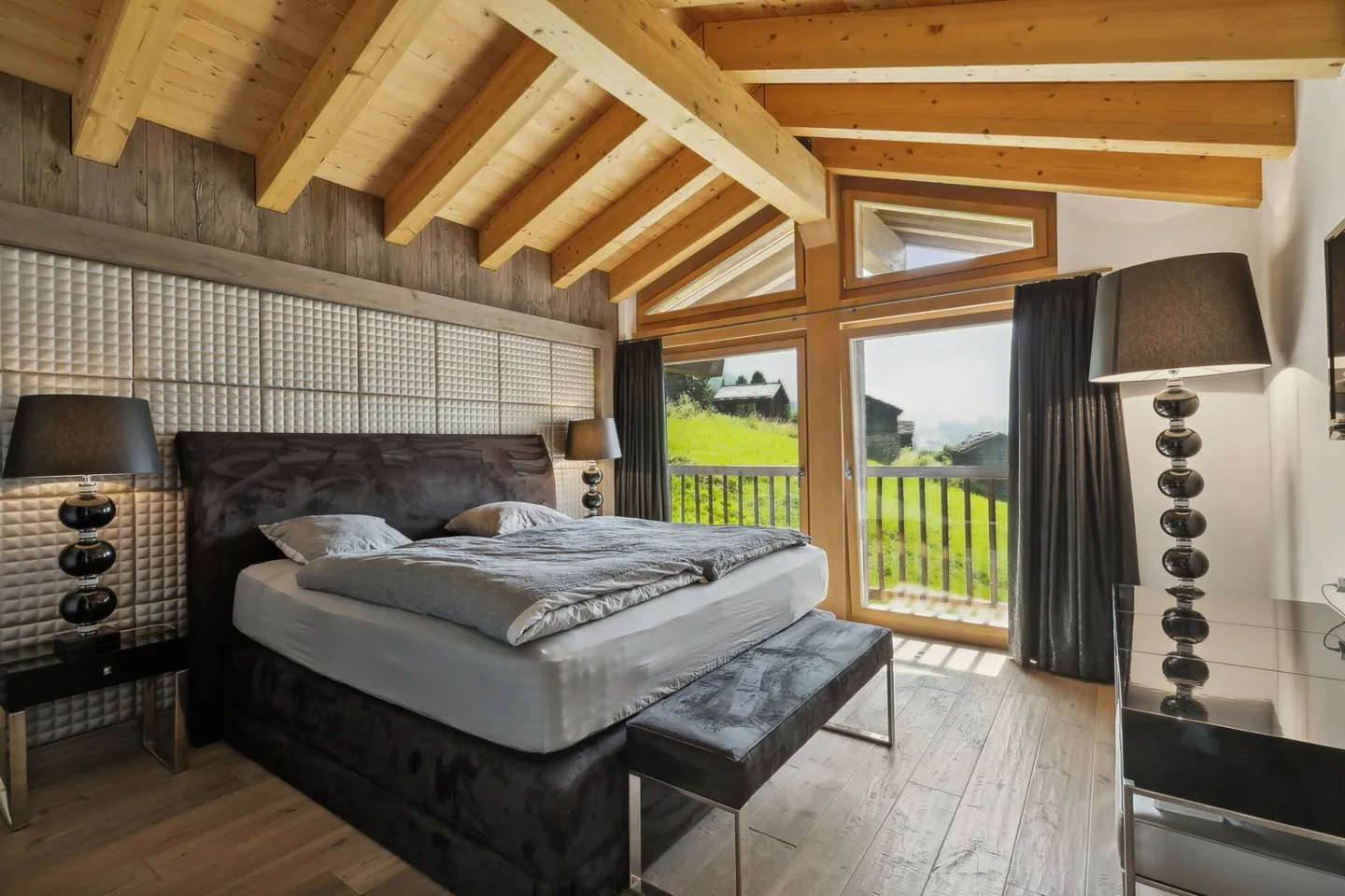 Chalet-Villa esclusivo con design interno unico e vista mozzafiato - Foto 7 di 13