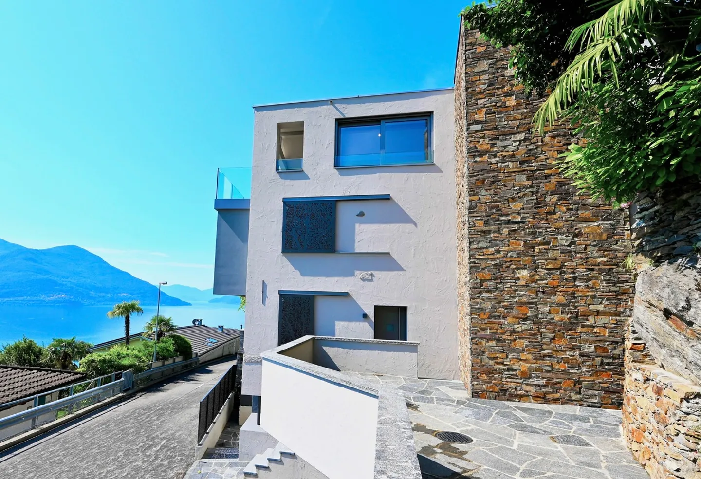 RESIDENZA VACANZE CON MOLTA TRANQUILLITÀ, SOLE, VISTA E SPAZIO - Foto 1 di 13
