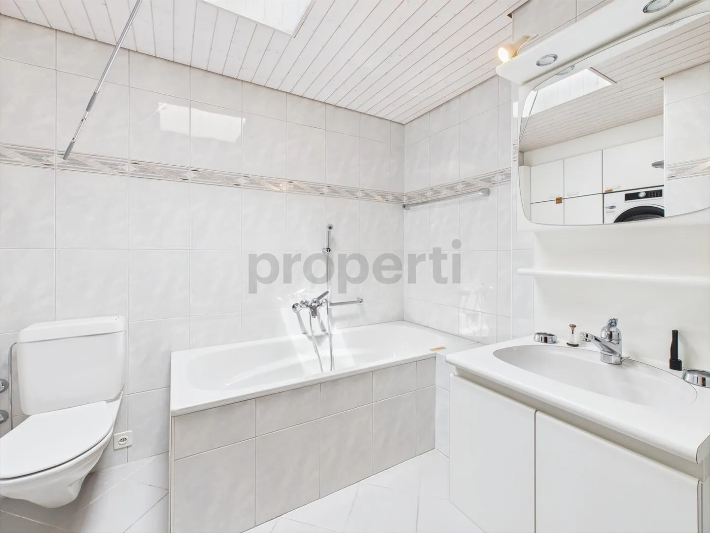 Appartamento attico invitante di 4,5 stanze con vista mozzafiato a Hägglingen - Costi accessori forfettari e inclusi - Foto 11 di 13