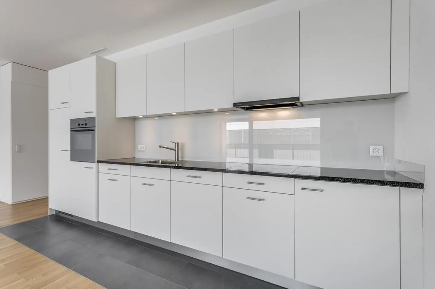 Modern 3 1/2-room apartment in the center of Zug - Photo 2 of 12