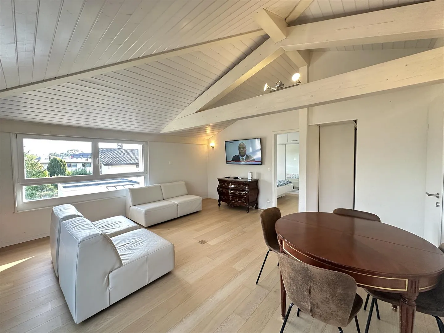 Furnished 4-room apartment - Photo 2 of 12