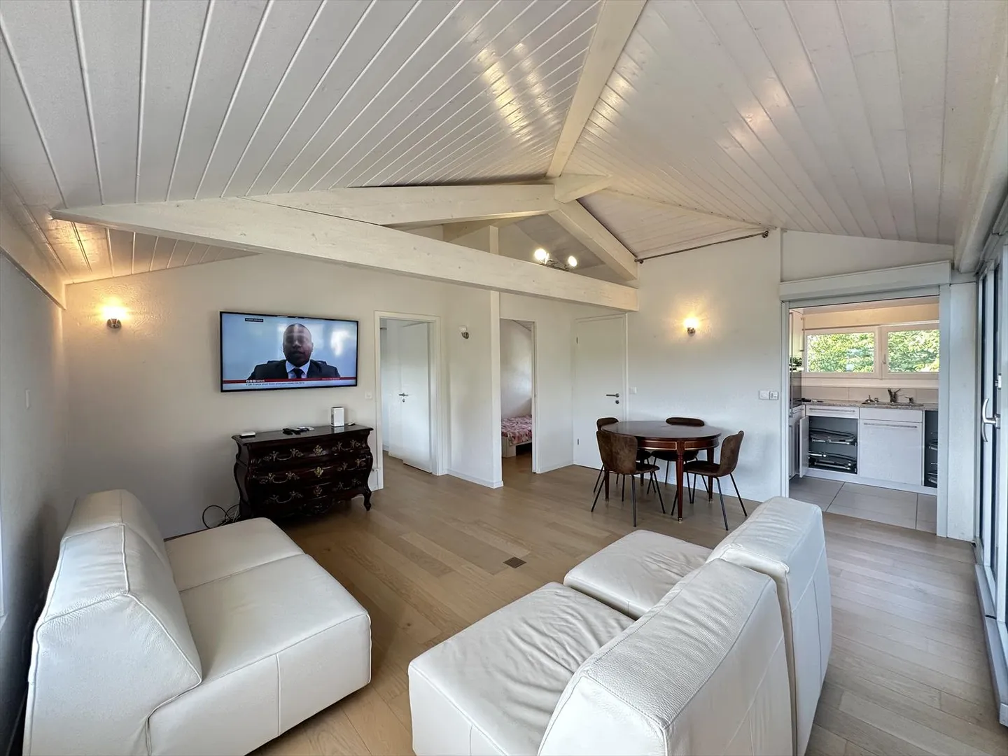 Furnished 4-room apartment - Photo 3 of 12