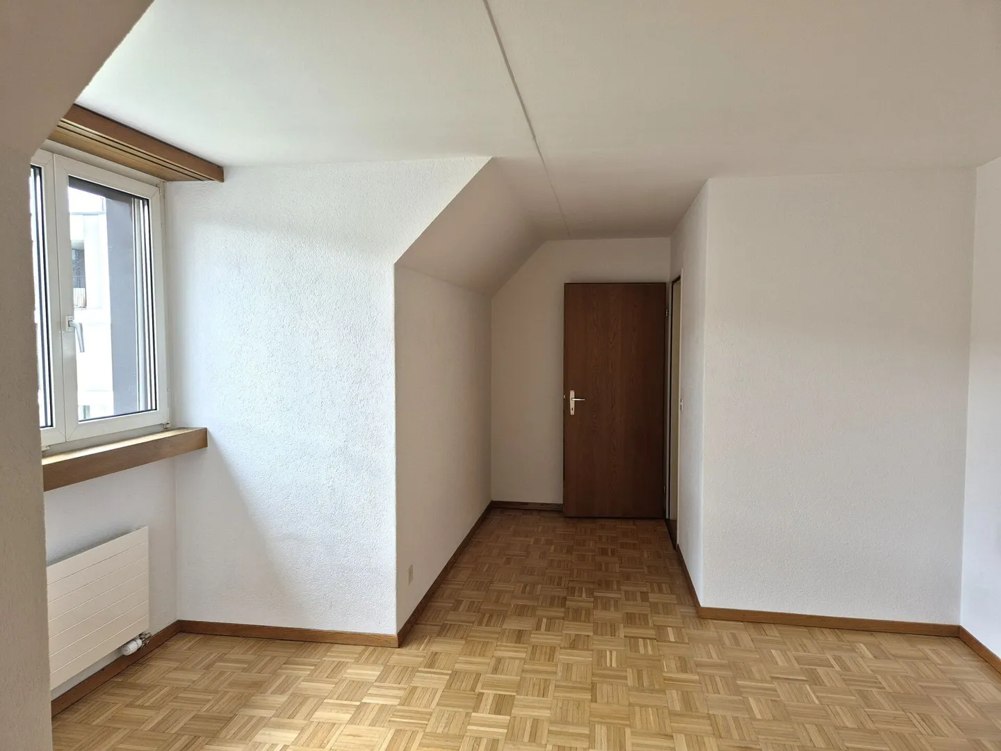 Zentrales Studio mit Balkon - Foto 4 von 8