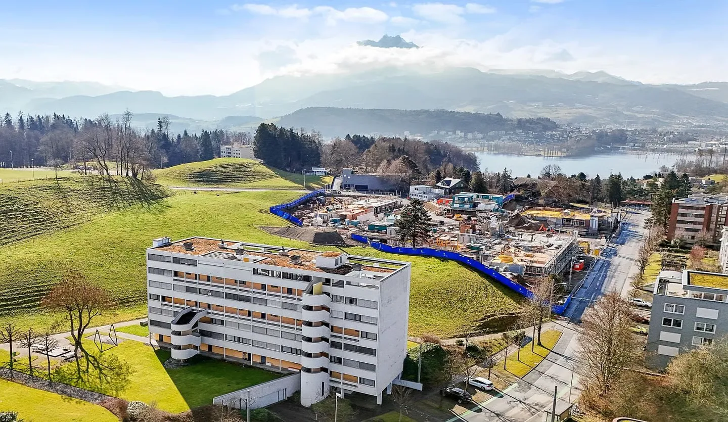 EXKLUSIVE 6.5-ZIMMER-ATTIKA-MAISONETTE IN DER STADT LUZERN – VIEL RAUM FÜR IHRE WOHNIDEEN ***** - Photo 12 sur 19