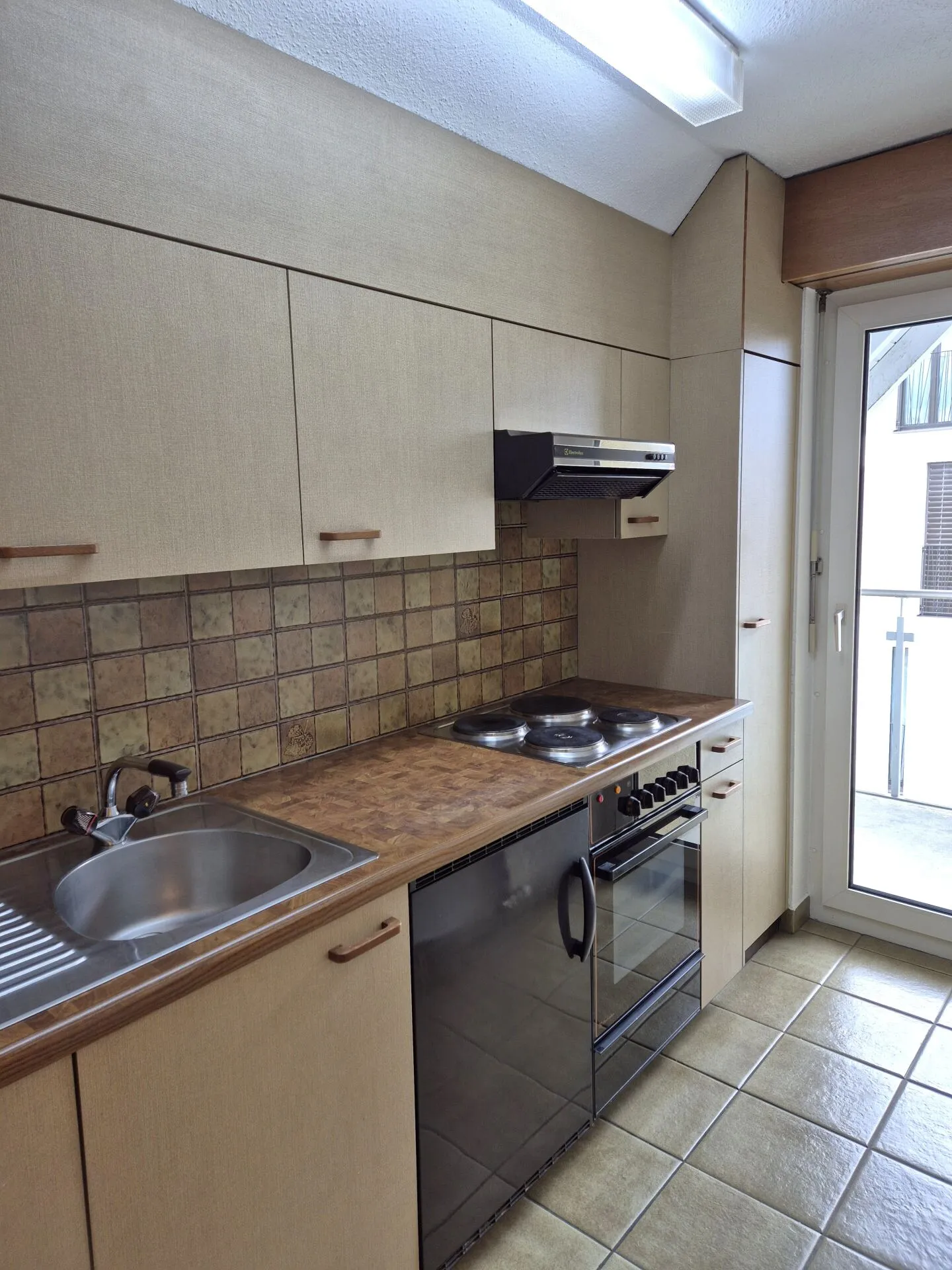 Zentrales Studio mit Balkon - Foto 7 von 8