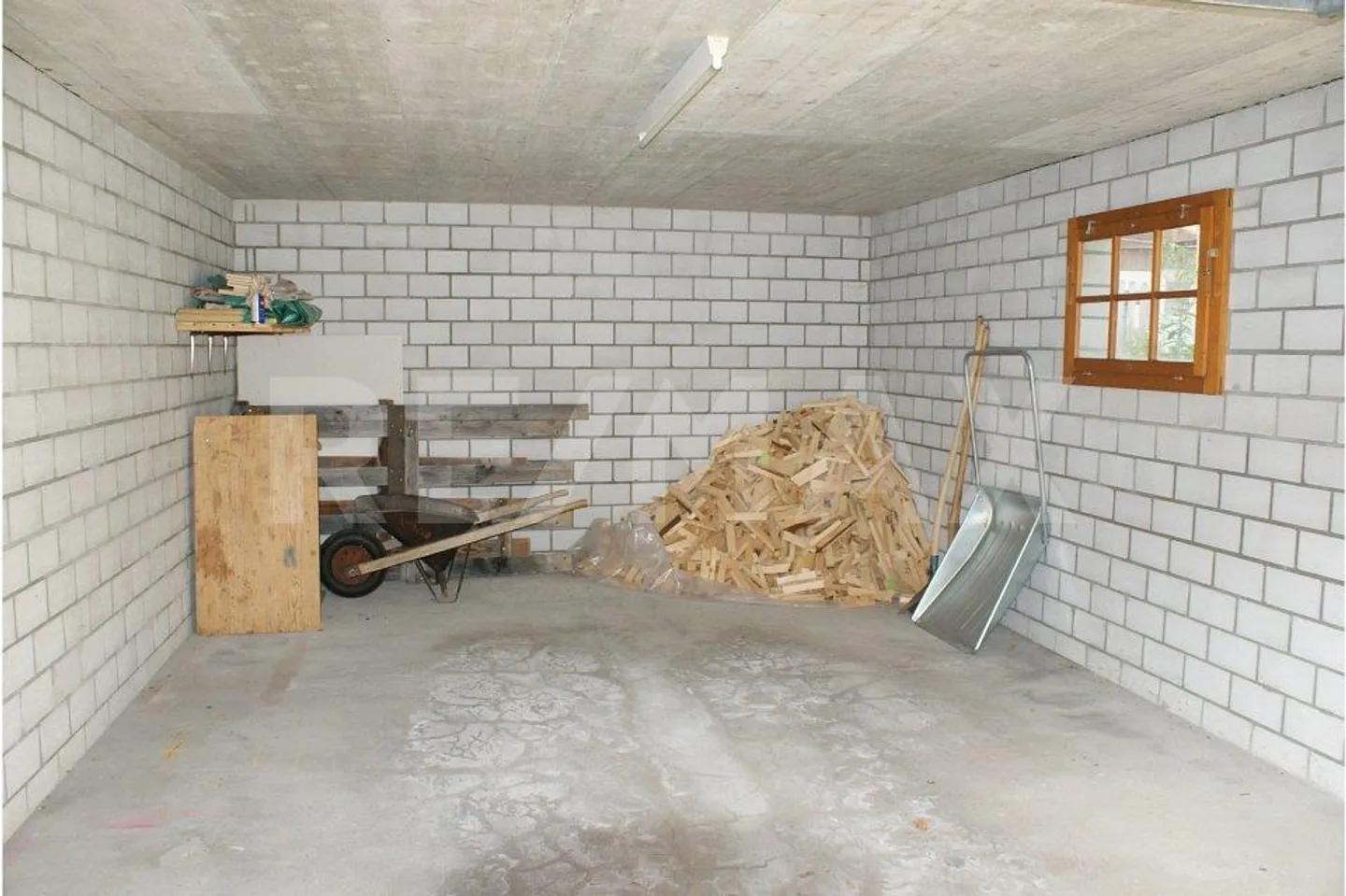Occasion rare : Garage avec espace hobby polyvalent - Photo 3 sur 7