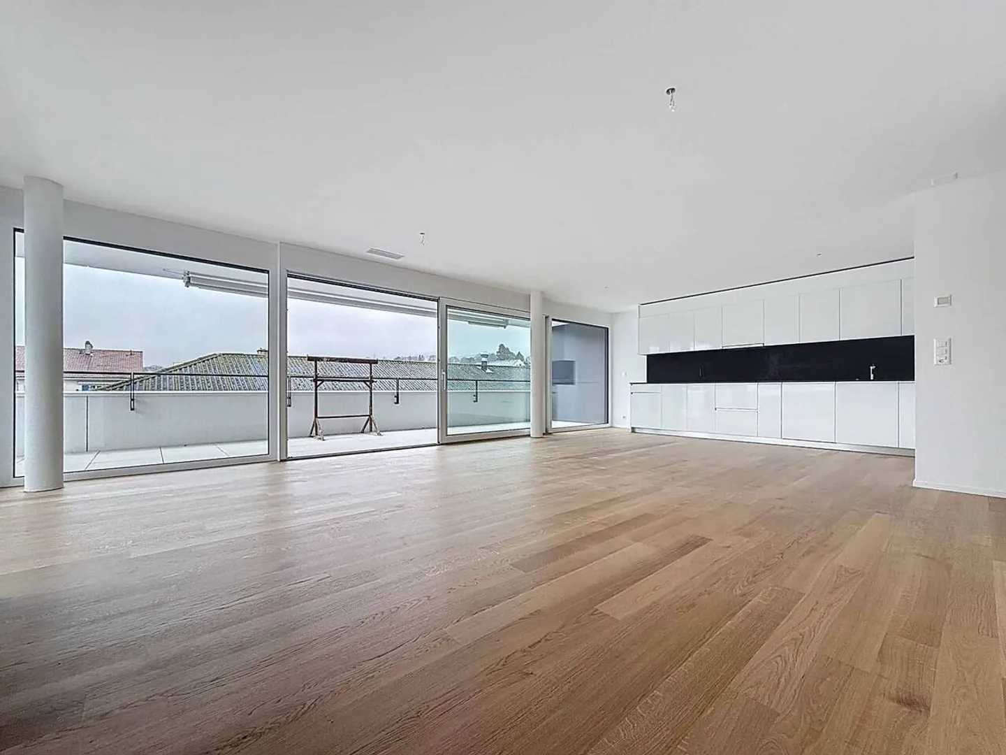 New promotion: 4.5 room apartment with covered balcony - Photo 1 of 13