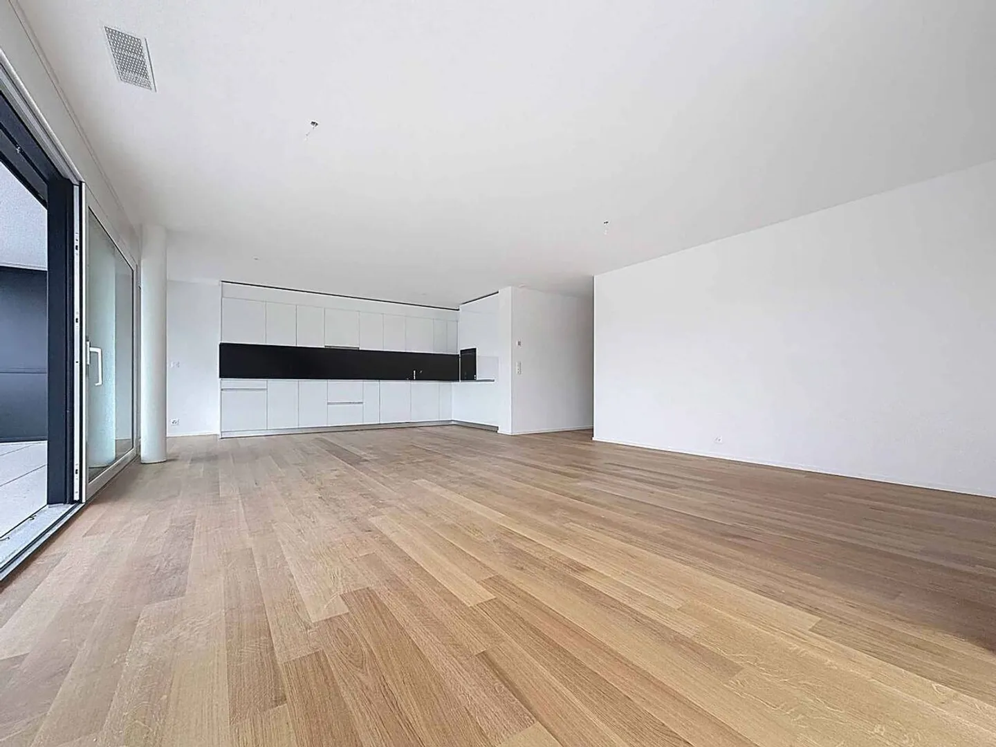 New promotion: 4.5 room apartment with covered balcony - Photo 2 of 13