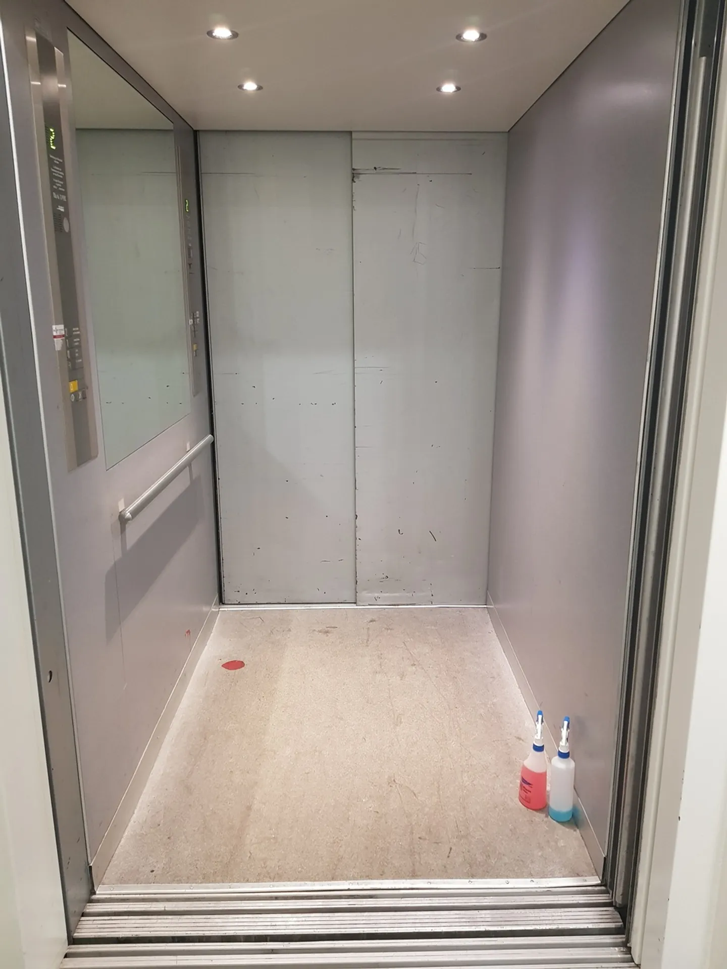 69 m² office space for rent – 2nd floor, strategic location - Photo 5 of 6