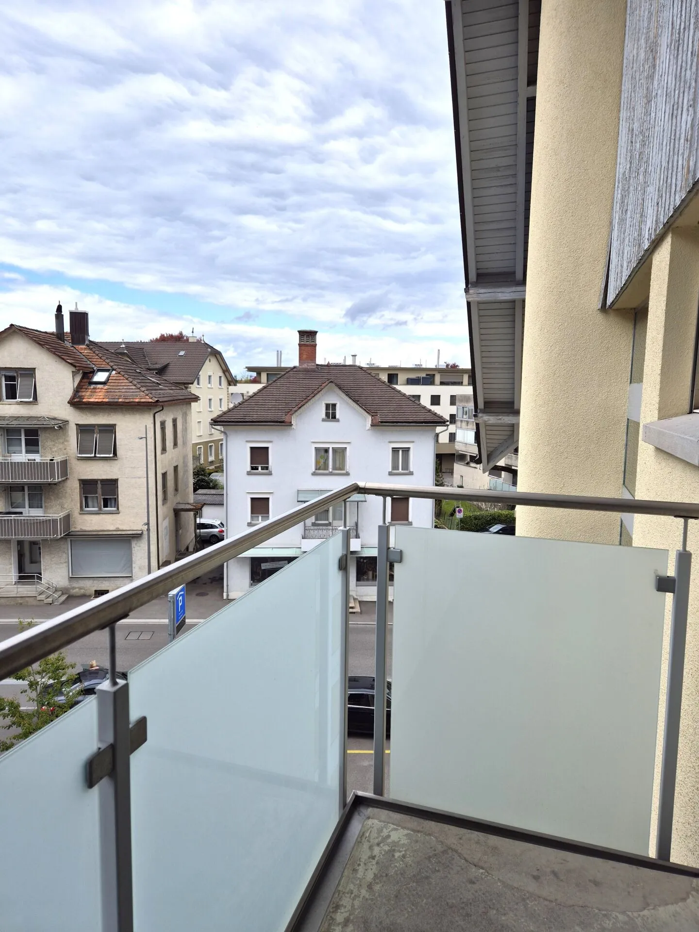 Zentrales Studio mit Balkon - Foto 5 von 8