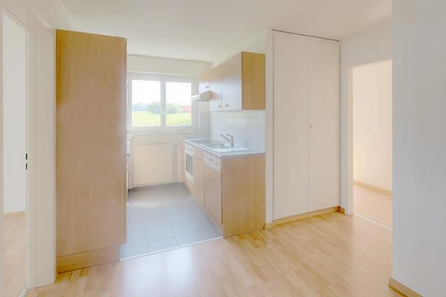Living in a quiet location - close to the recreational area and train station - Photo 5 of 7