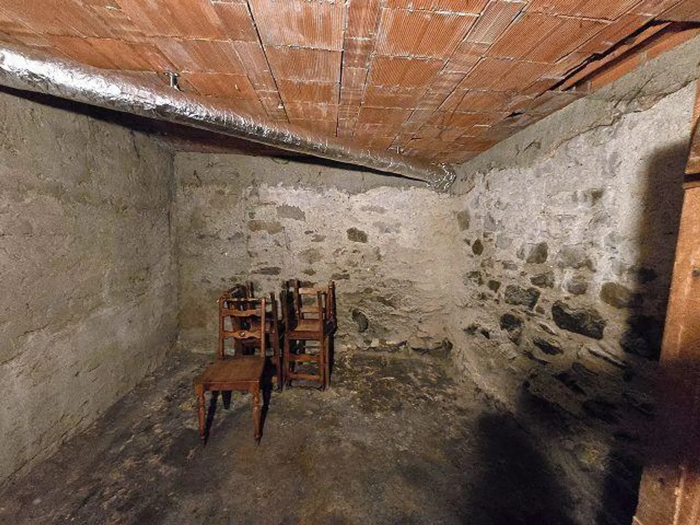 Single-family house with garden and 2 rustic buildings to renovate, very sunny and quiet - Photo 16 of 33