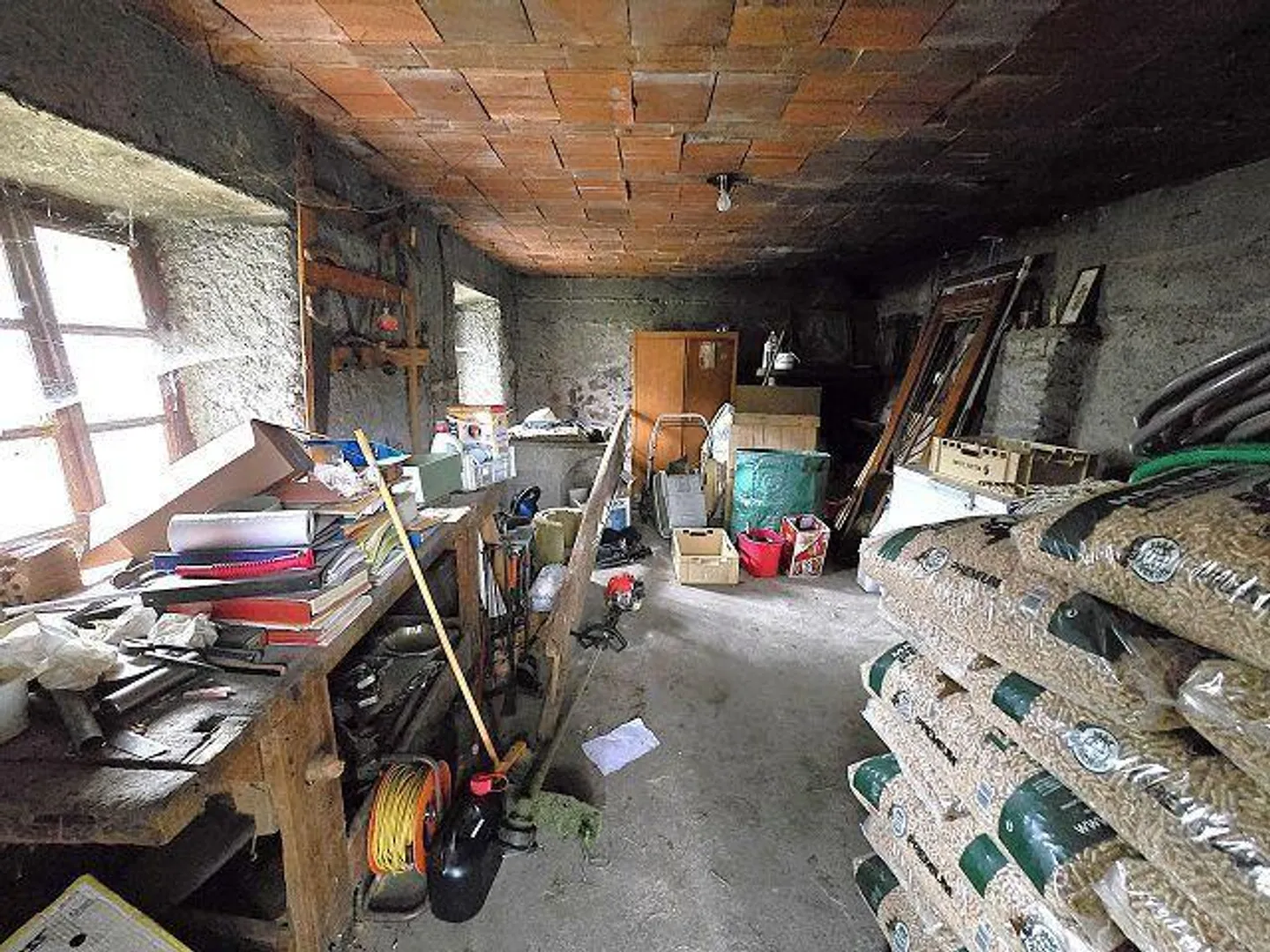 Single-family house with garden and 2 rustic buildings to renovate, very sunny and quiet - Photo 17 of 33