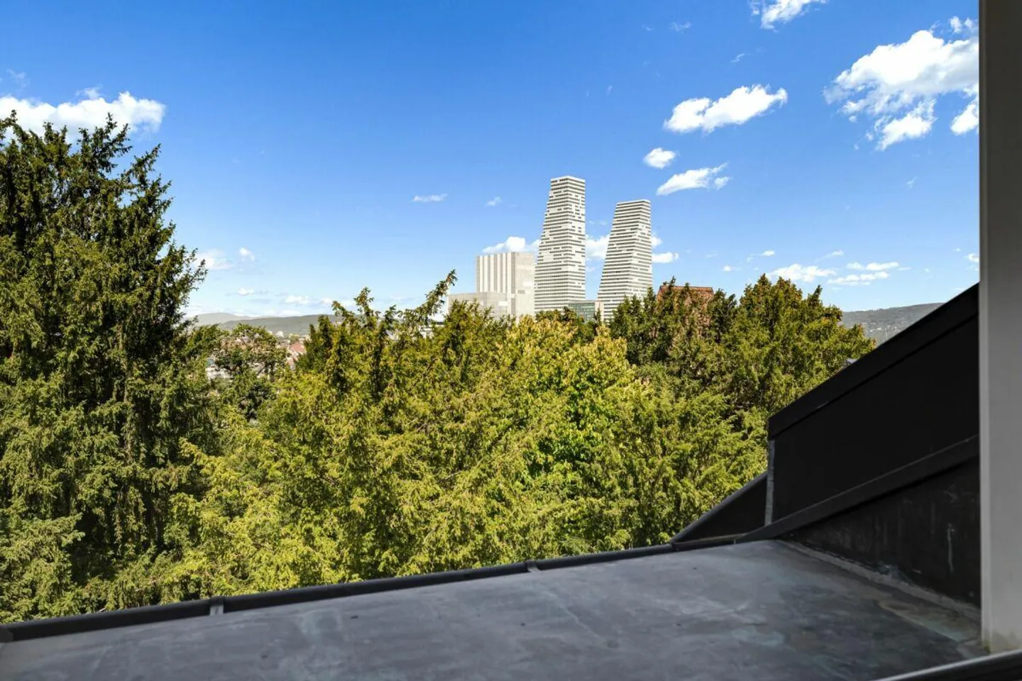 Maisonette-Dachwohnung dans un bâtiment historique de la vieille ville de Bâle, incluant une place de parking dans l'AEH - Photo 9 sur 12