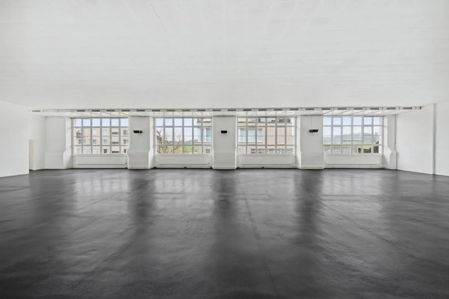 Spazio commerciale in una posizione centrale - Foto 4 di 13