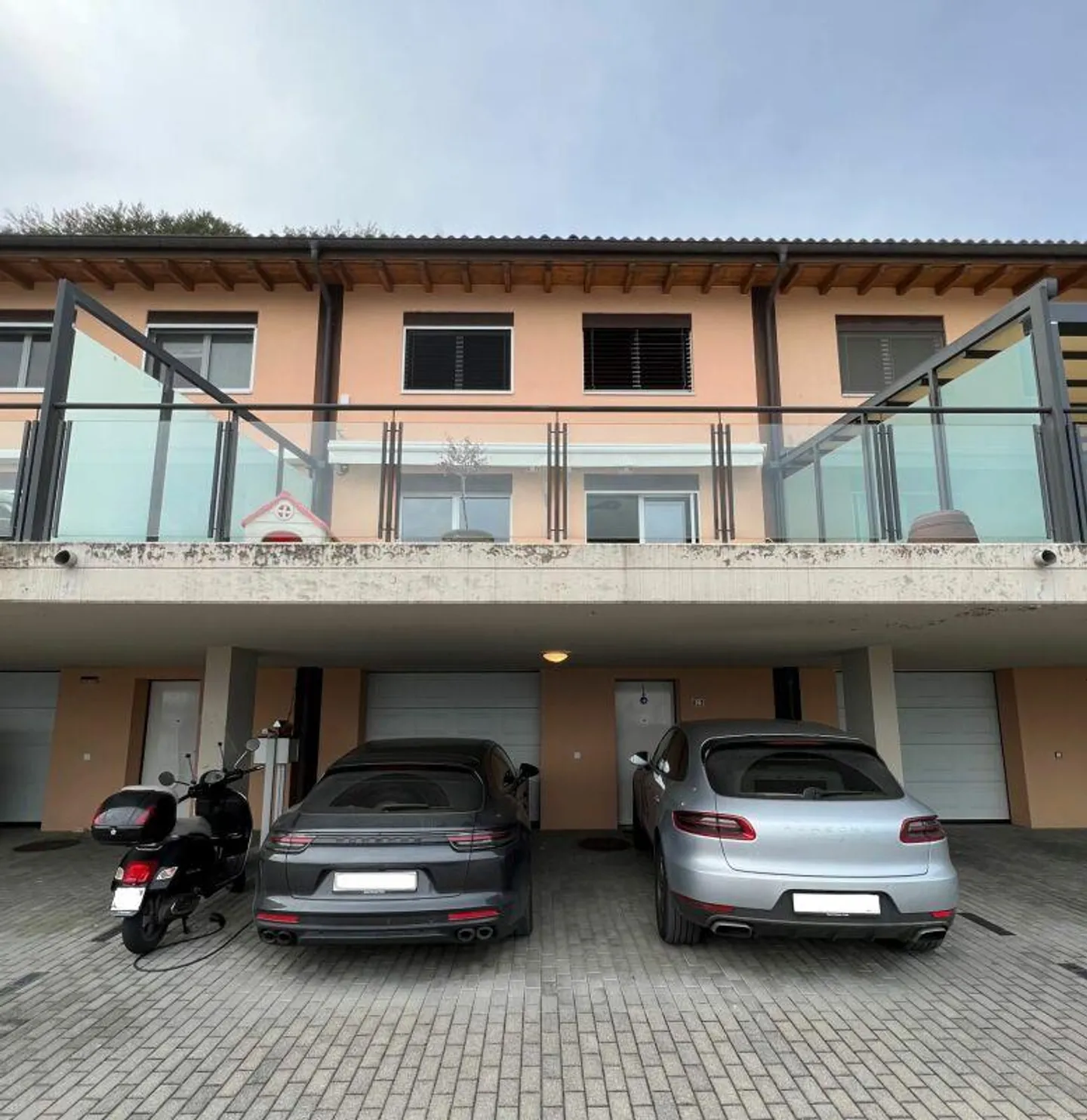 Elegante casa a schiera con vista su Pura - Foto 5 di 11