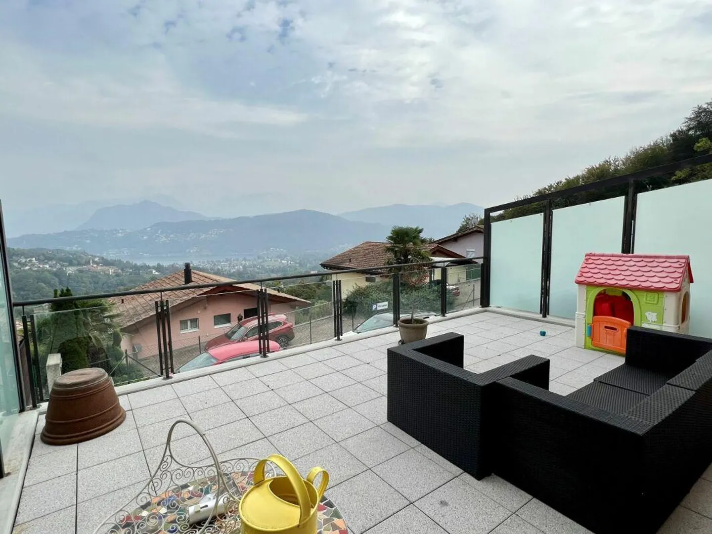 Elegante casa a schiera con vista su Pura - Foto 6 di 11