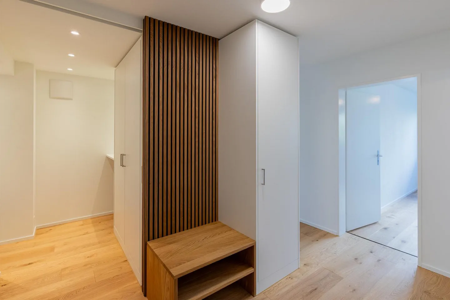 Appartement de 4,5 pièces fraîchement rénové dans un emplacement central - Photo 6 sur 11