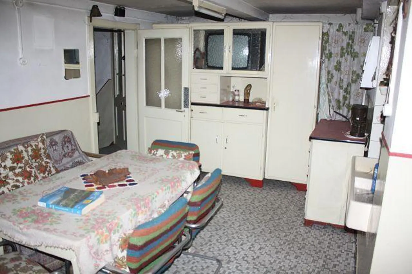 Charming 4.5-Room House with Terrace - Photo 6 of 11