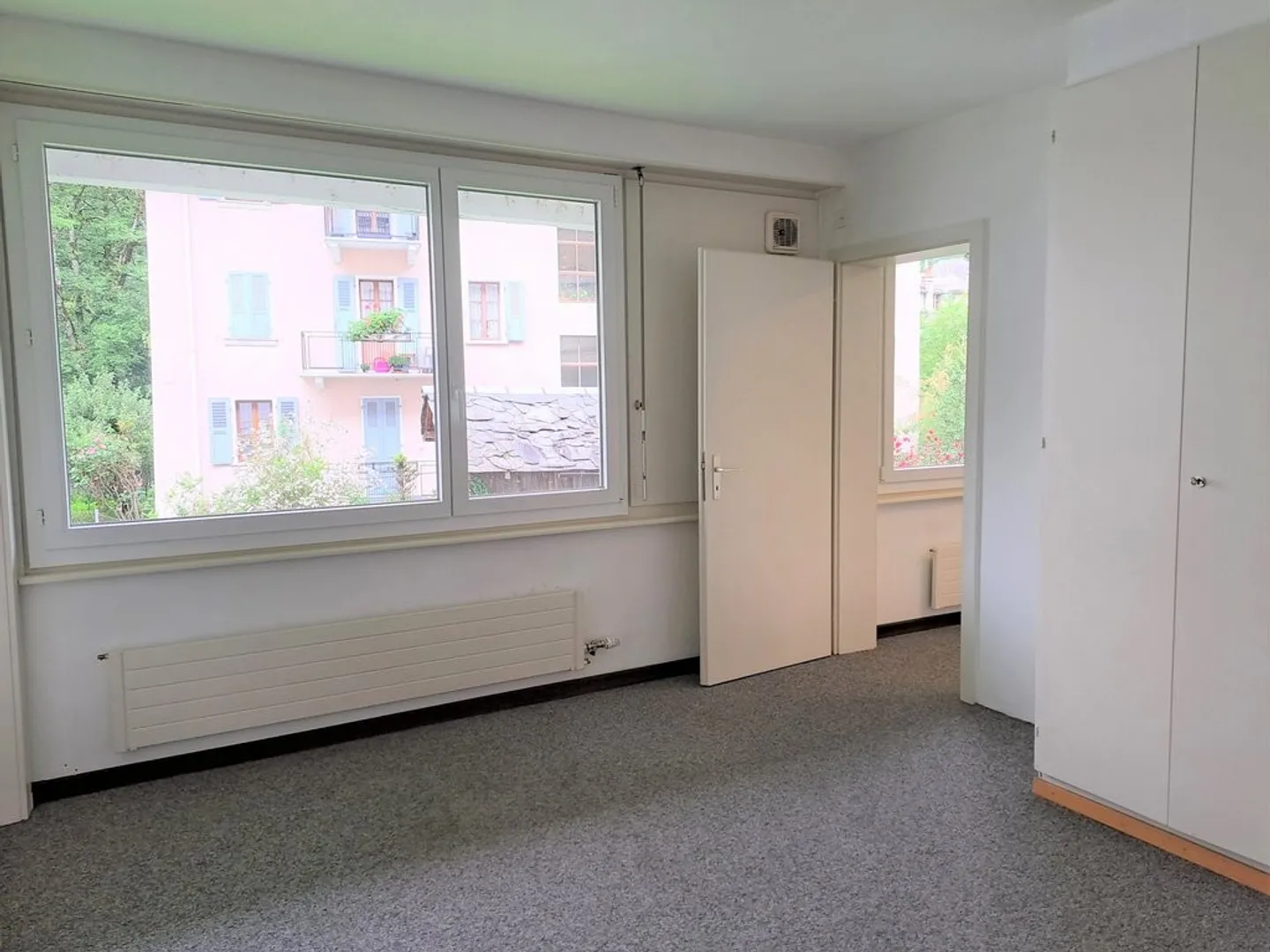 Bright offices in the city center 2 months of rent offered - Photo 4 of 10