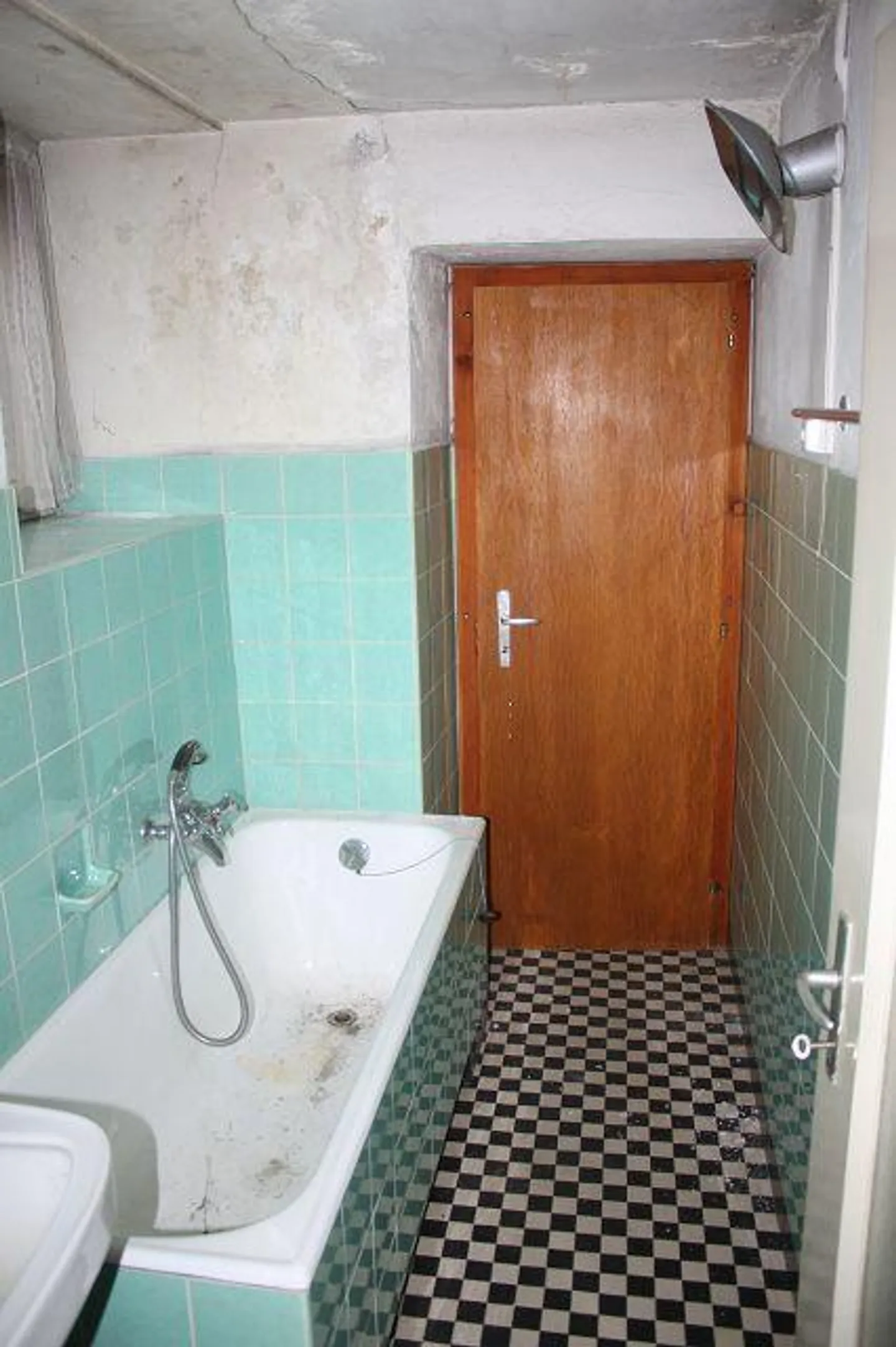 Charming 4.5-Room House with Terrace - Photo 8 of 11