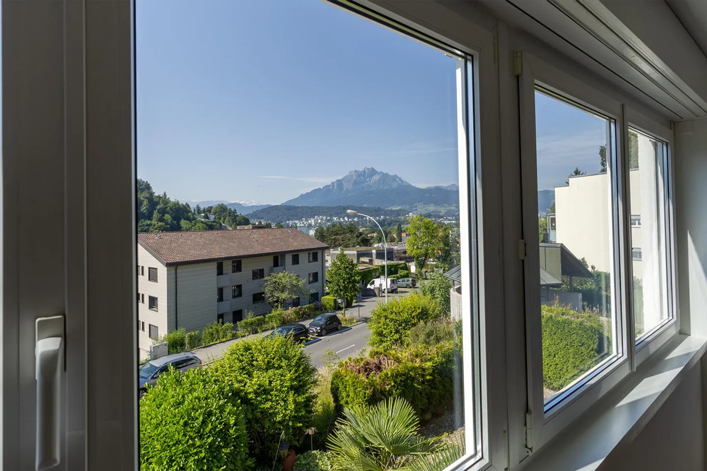 Appartement de 4,5 pièces fraîchement rénové dans un emplacement central - Photo 9 sur 11