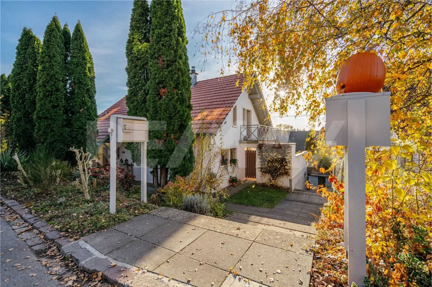 Charmantes freistehendes Einfamilienhaus - Foto 2 von 13