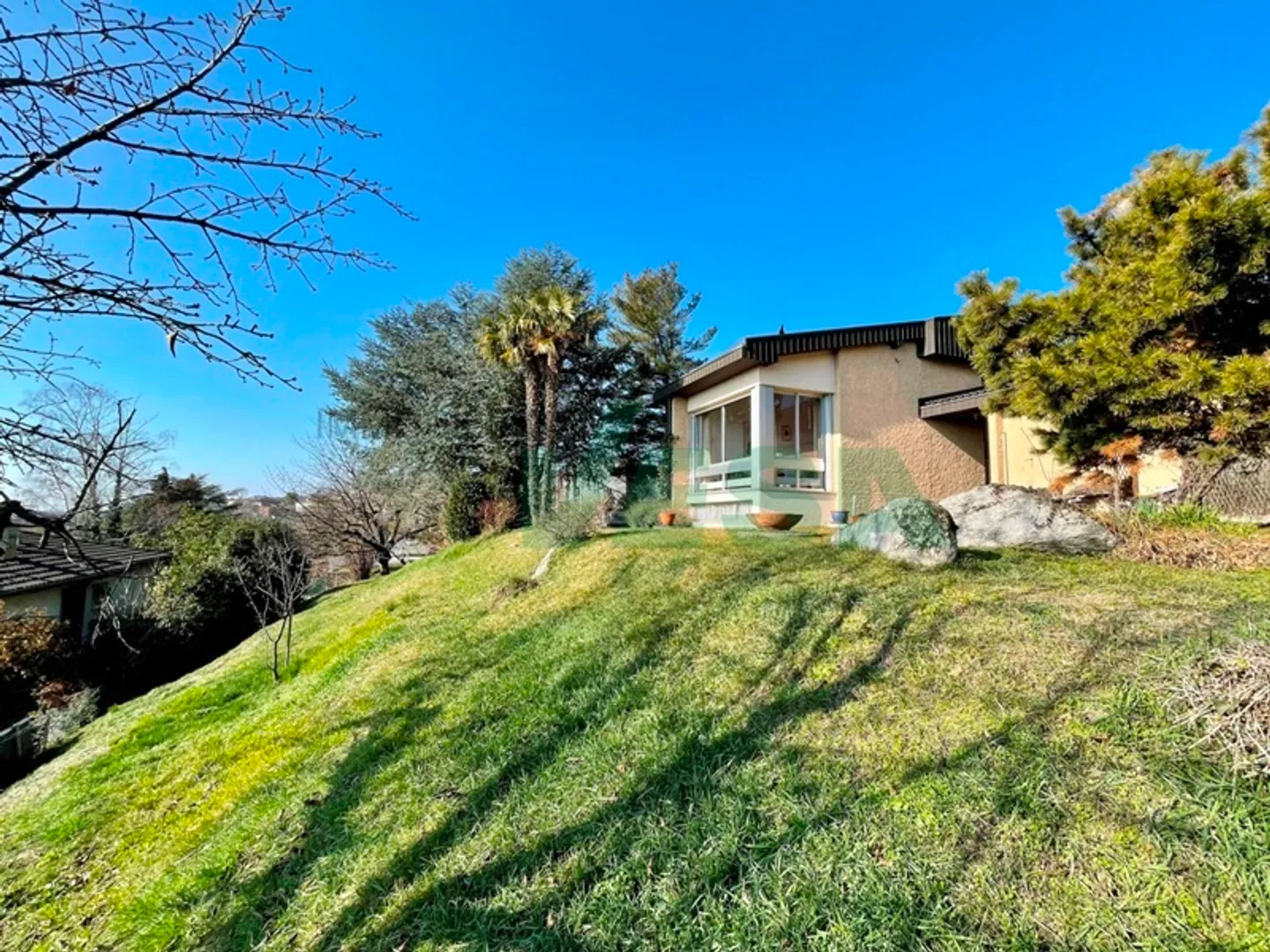 Cozy villa in a beautiful panoramic position with stunning views - Photo 3 of 13